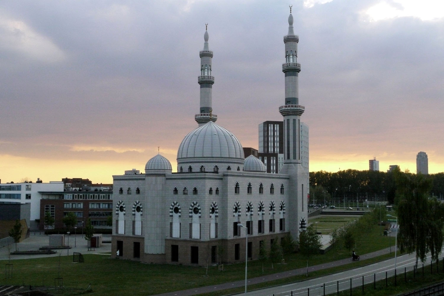 De Essalam Moskee in Rotterdam Feijenoord (foto:flickr/jamesbondsv)